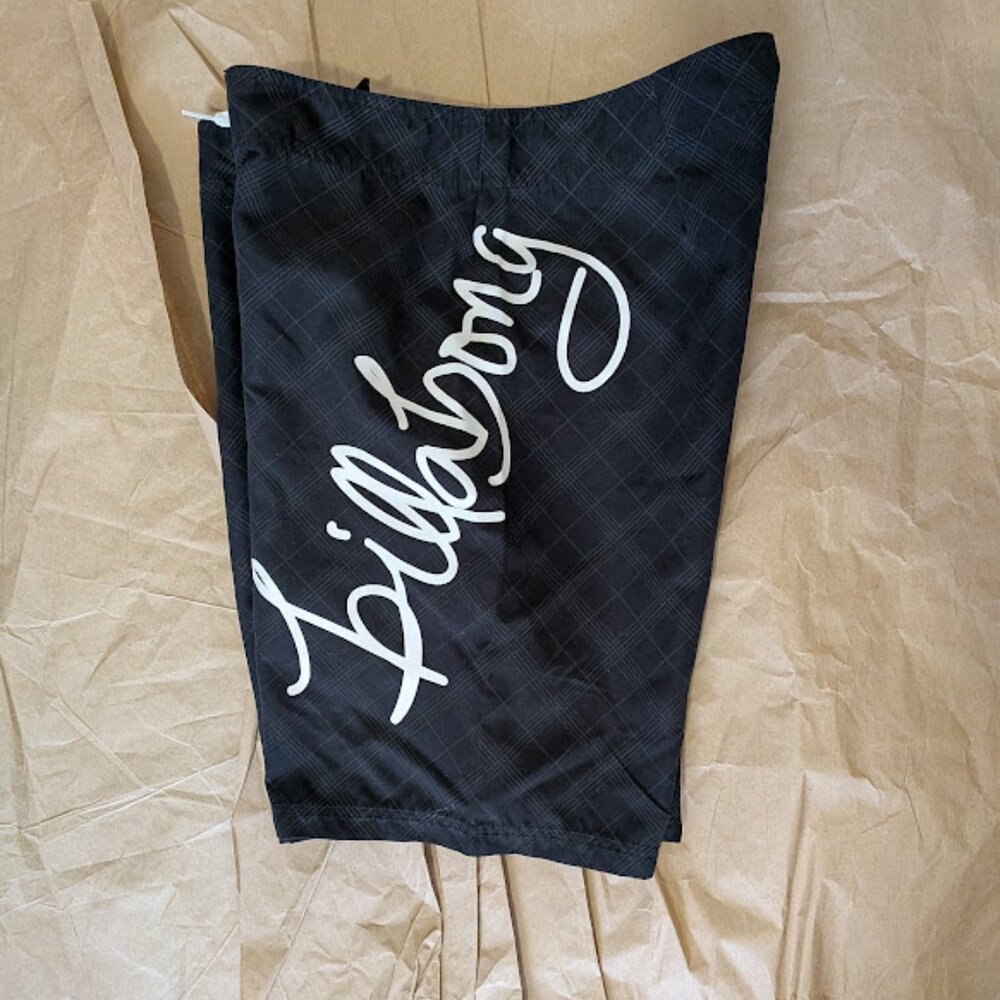 Billabong black signature shorts in size 9/34
